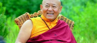 Visite de S.S. le Drikung Kyabgön Chetsang à Atitse – juin 2024 – Appel aux dons pour les textes des pratiques préliminaires